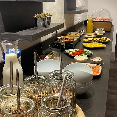 Astrid's Guest house 3*